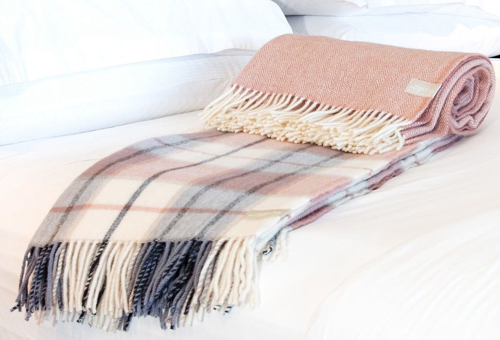 Palliser Ridge - Lambswool Throw Herringbone - Blush